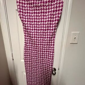 Elegant Pink and White Houndstooth Dress